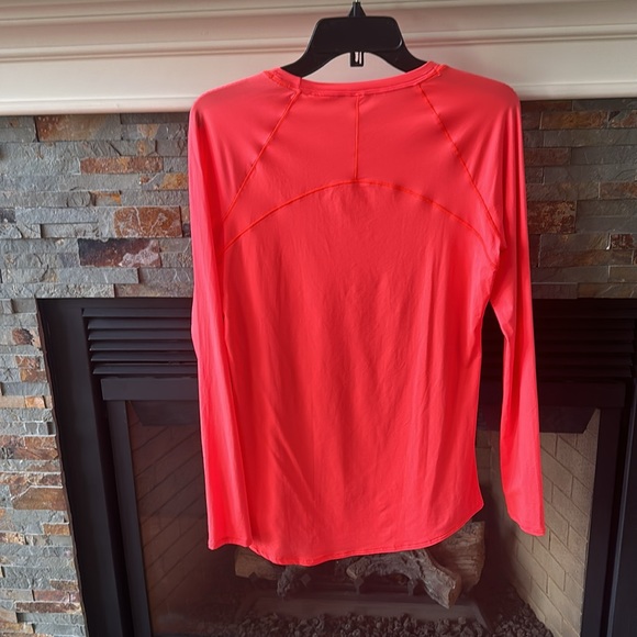 NWT Under Armour compression shirt with UV protection - Picture 2 of 4